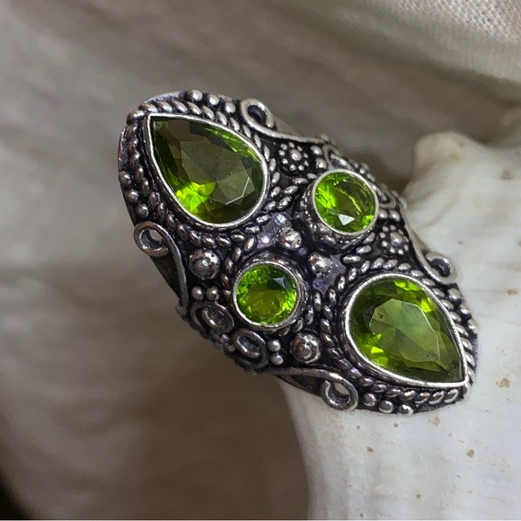 Gorgeous Peridot multi-gem cluster statement Renaissance ring - Picture 5 of 12